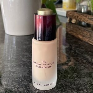 Kevyn Aucoin The Sensual Skin Fluid Foundation SF02 NIB